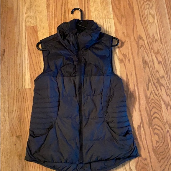 Lululemon woman’s vest so cute